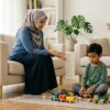 Anak Asia masih main walaupun ibu bapa beri arahan, ibu bapa kelihatan cuba kekal tenang.